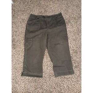Gloria Vanderbilt Women's Army Green Capri pants Size 16